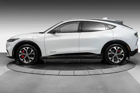Ford Mustang Mach-E 2022 photo 2