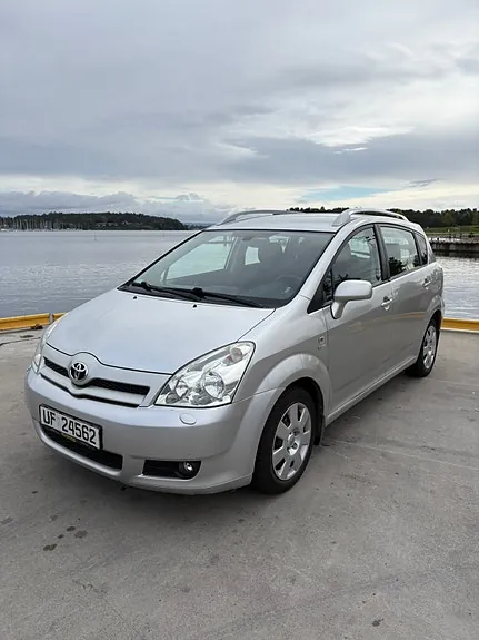Toyota Corolla Verso 2005 photo 2