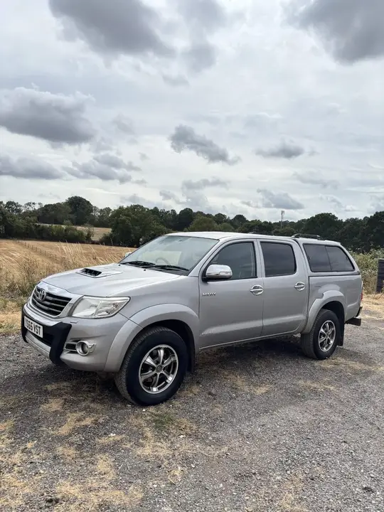 Toyota Hilux 2015 photo 2