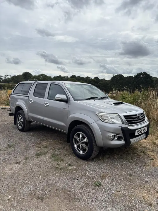 Toyota Hilux 2015 photo 3