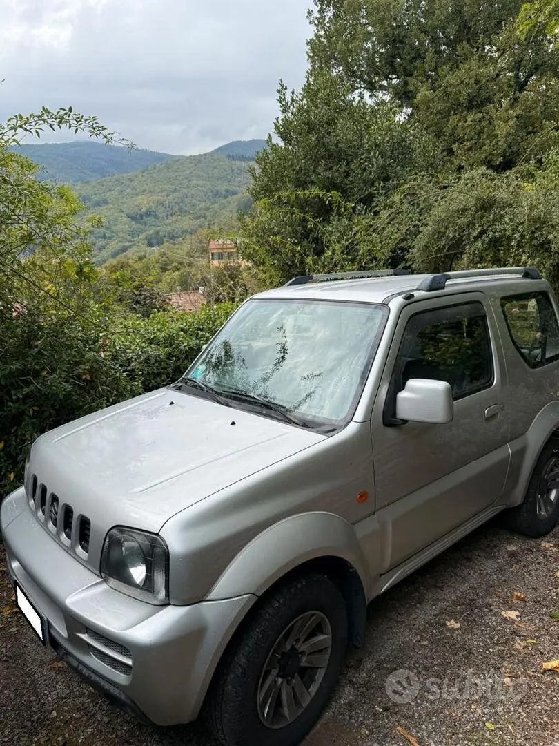 Suzuki Jimny 2011 photo 2