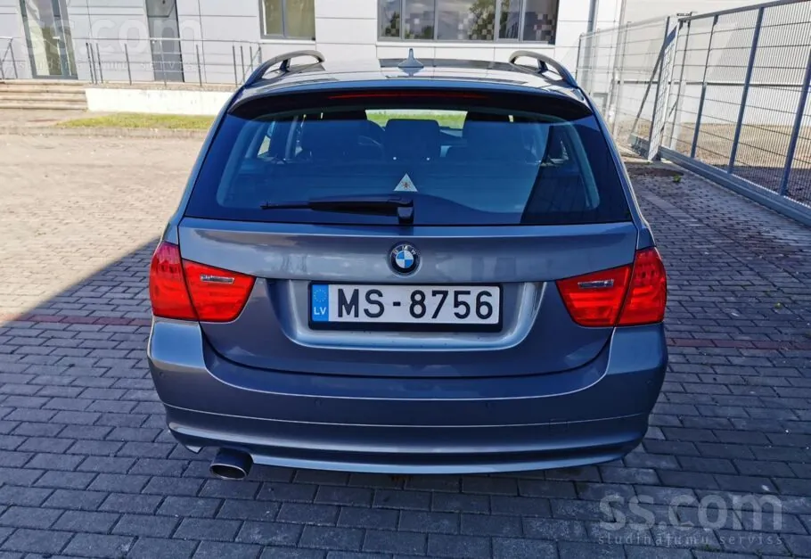 BMW 318 2009 photo 4