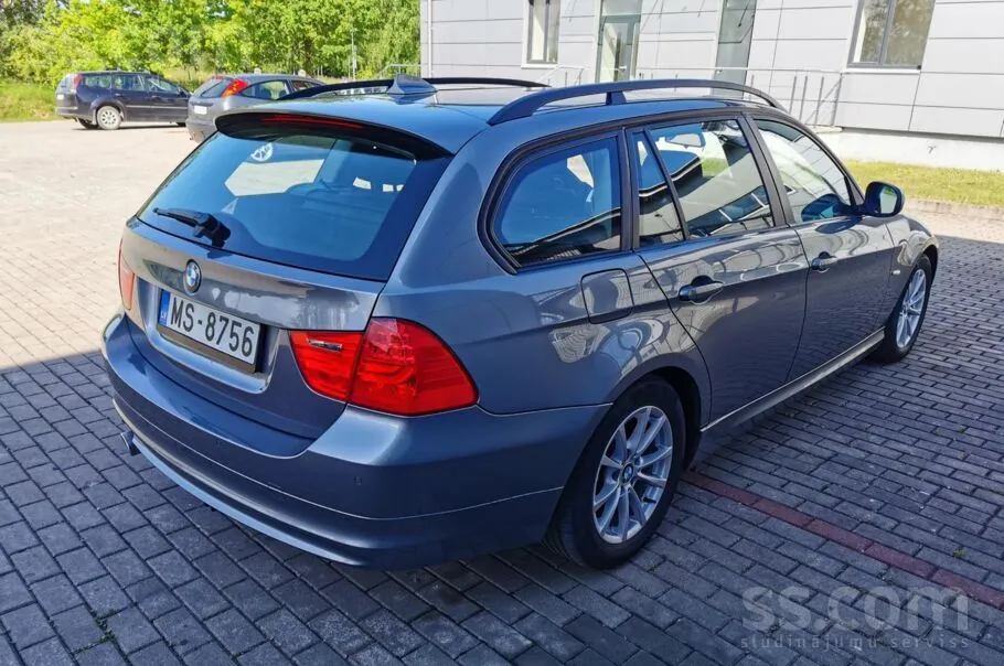 BMW 318 2009 photo 5