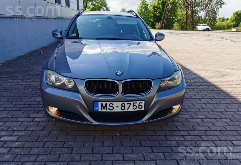 BMW 318 2009 photo 3