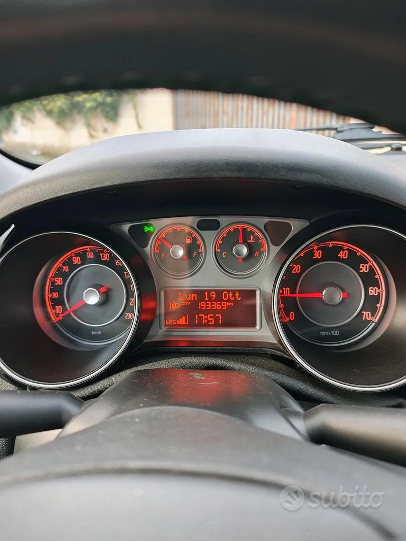 Fiat Punto Evo 2012 photo 5