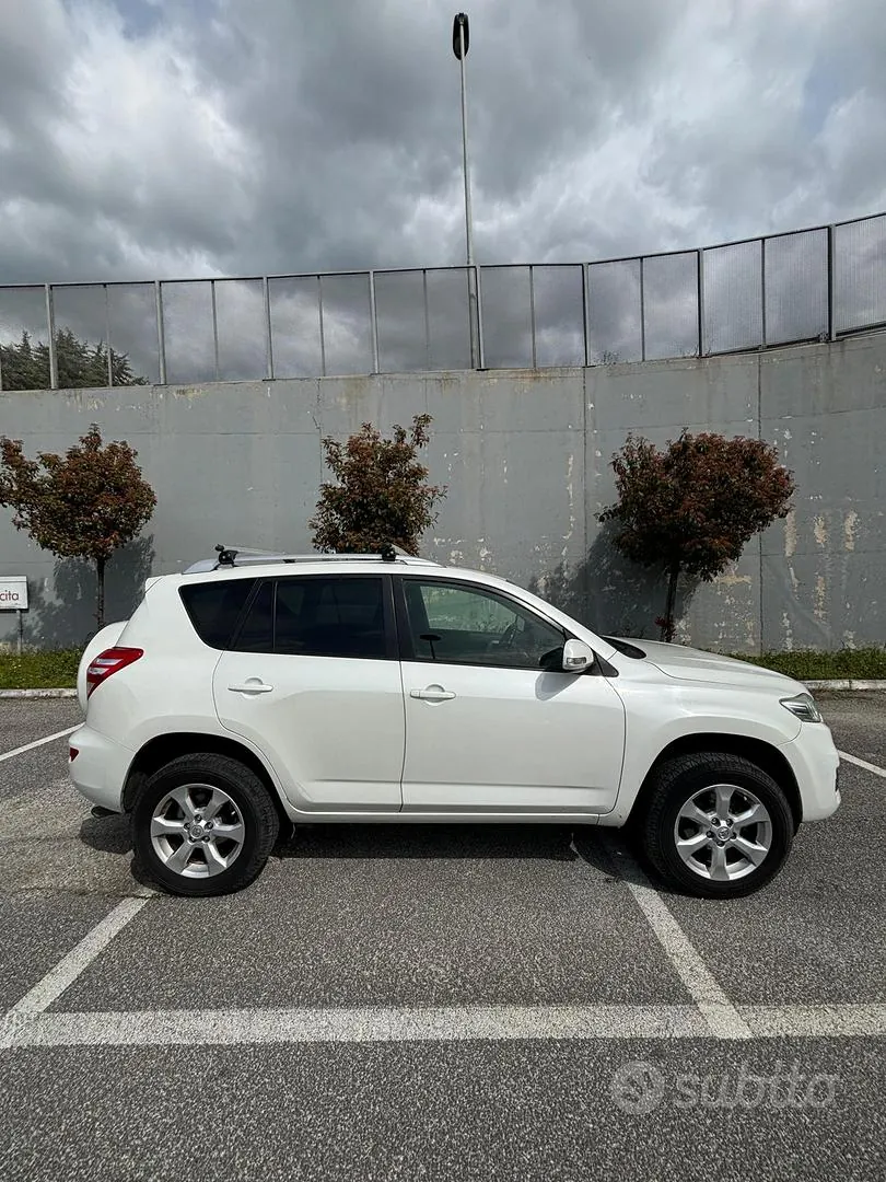 Toyota Rav4 2011 photo 3