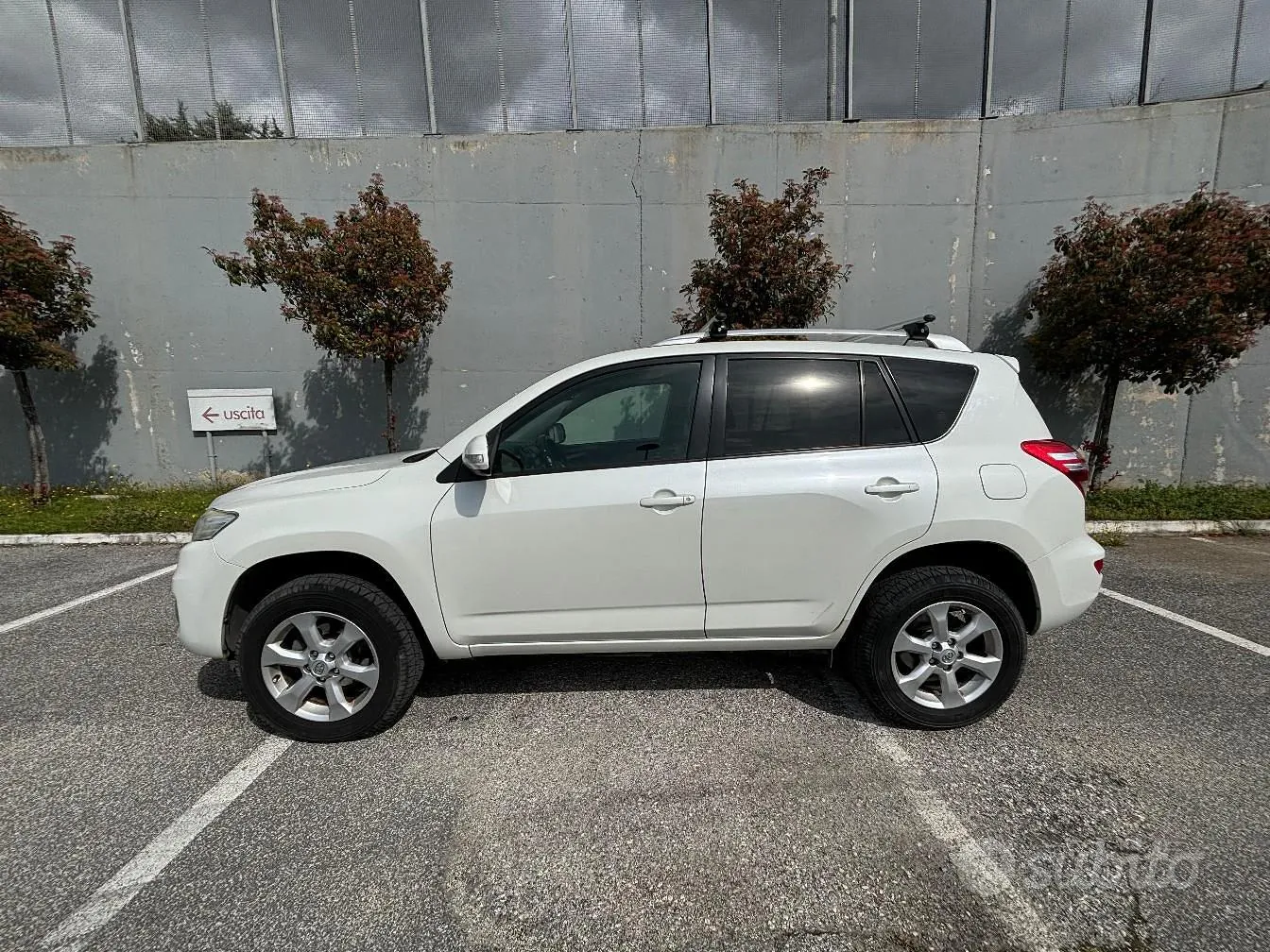 Toyota Rav4 2011 photo 4