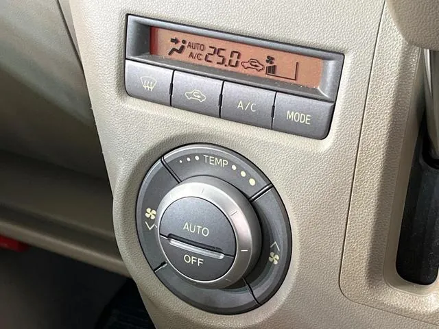 Daihatsu Atreza Wagon 2013 photo 4