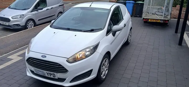 Ford Fiesta 2016 photo 2