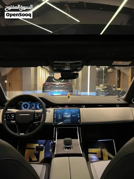 Land Rover Range Rover Evoque 2026 photo 4