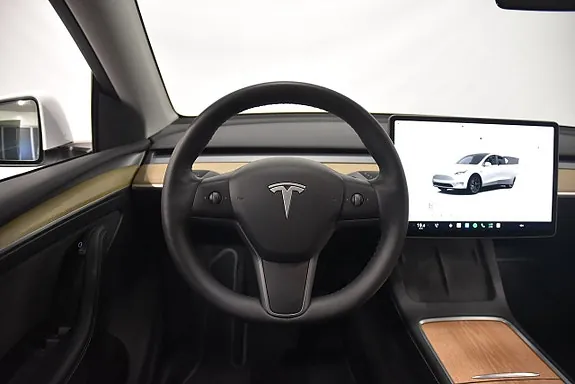 Tesla Model Y 2023 photo 2