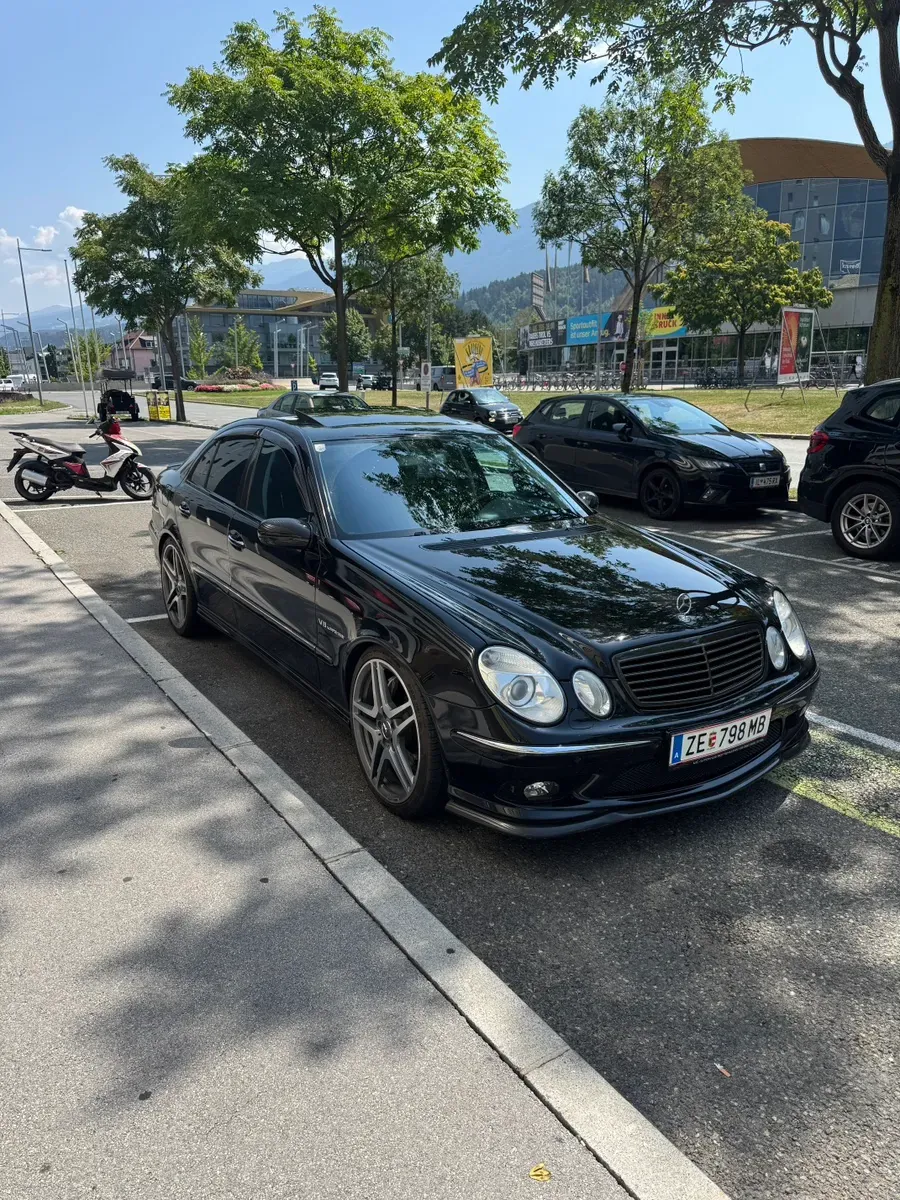 Mercedes-Benz E-Class 2005 photo 2