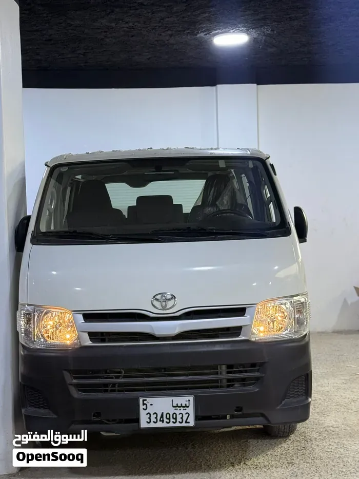 Toyota Hiace 2012 photo 3