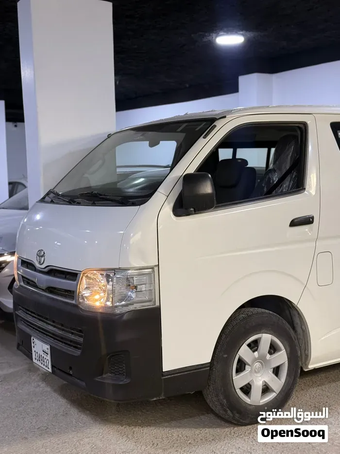 Toyota Hiace 2012 photo 4