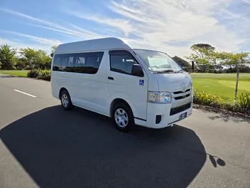 Toyota Hiace 2018 photo 2