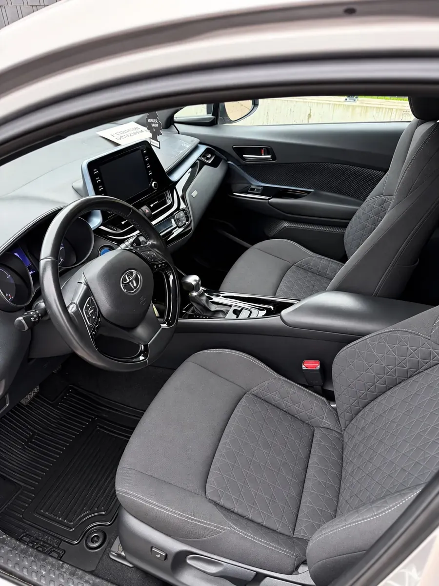 Toyota C-Hr 2021 photo 2