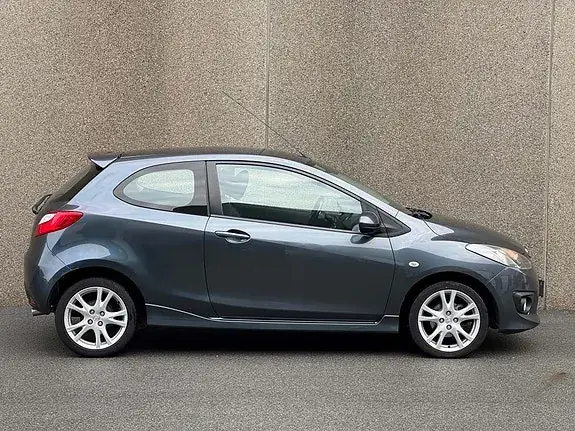 Mazda 2 2009 photo 4