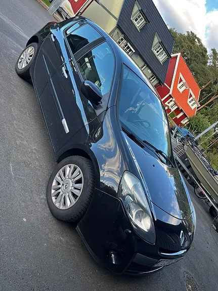Renault Clio 2011 photo 2