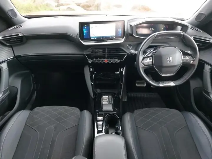 Peugeot E-2008 2022 photo 3