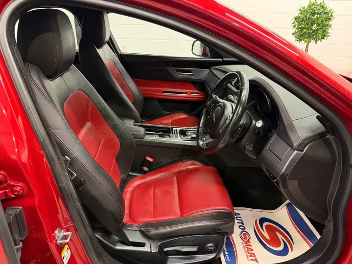 Jaguar Xf 2016 photo 2