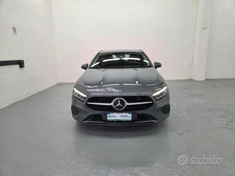 Mercedes-Benz A 180 2023 photo 2