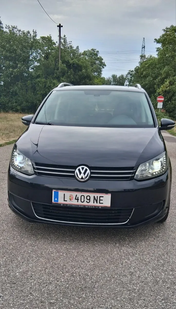 Volkswagen Touran 2011 photo 3