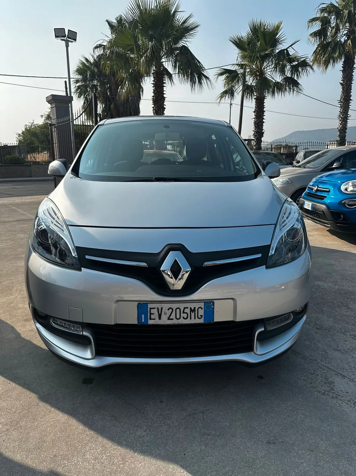 Renault Scenic 2014 photo 2