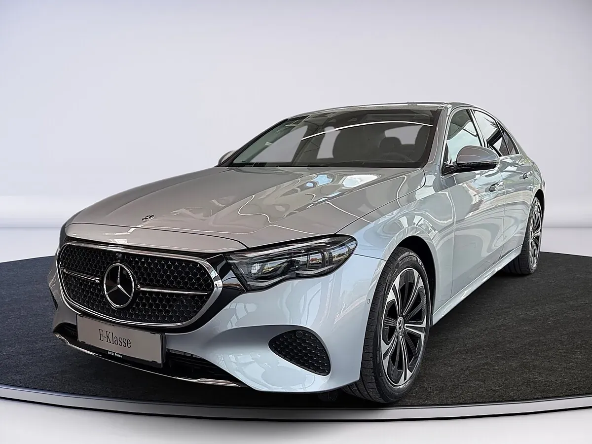 Mercedes-Benz E-Class photo 3