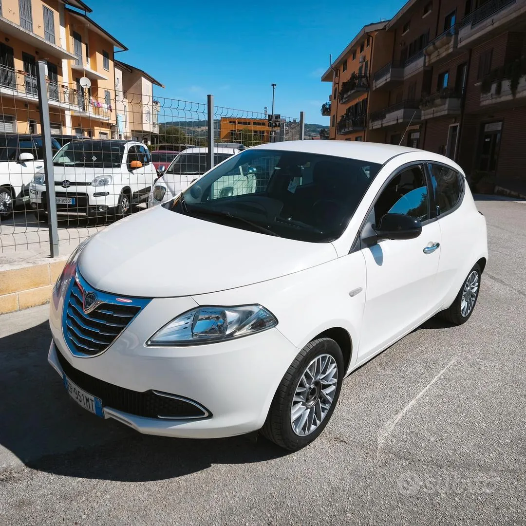 Lancia Ypsilon 2012 photo 3