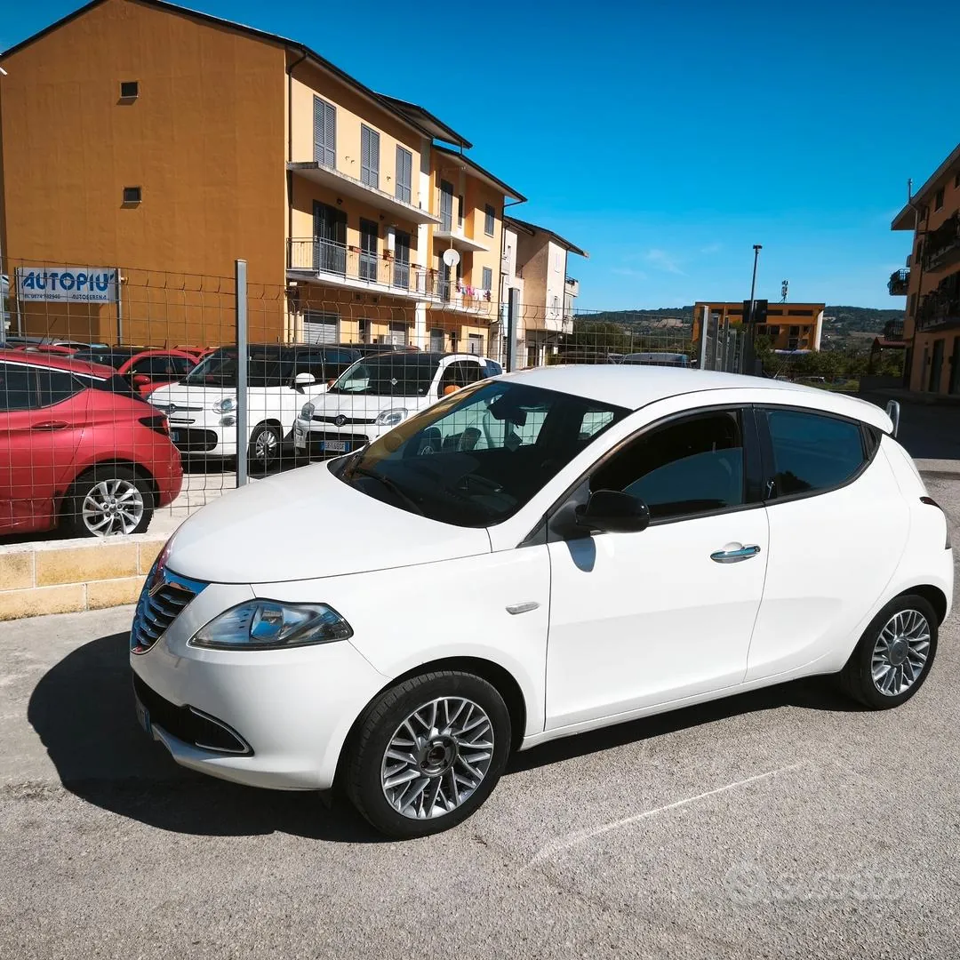 Lancia Ypsilon