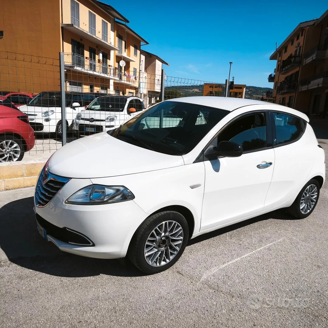 Lancia Ypsilon