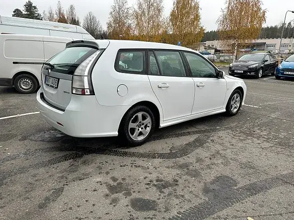 Saab 9-3 2011 photo 3