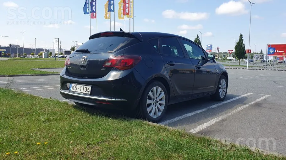 Opel Astra 2012 photo 3