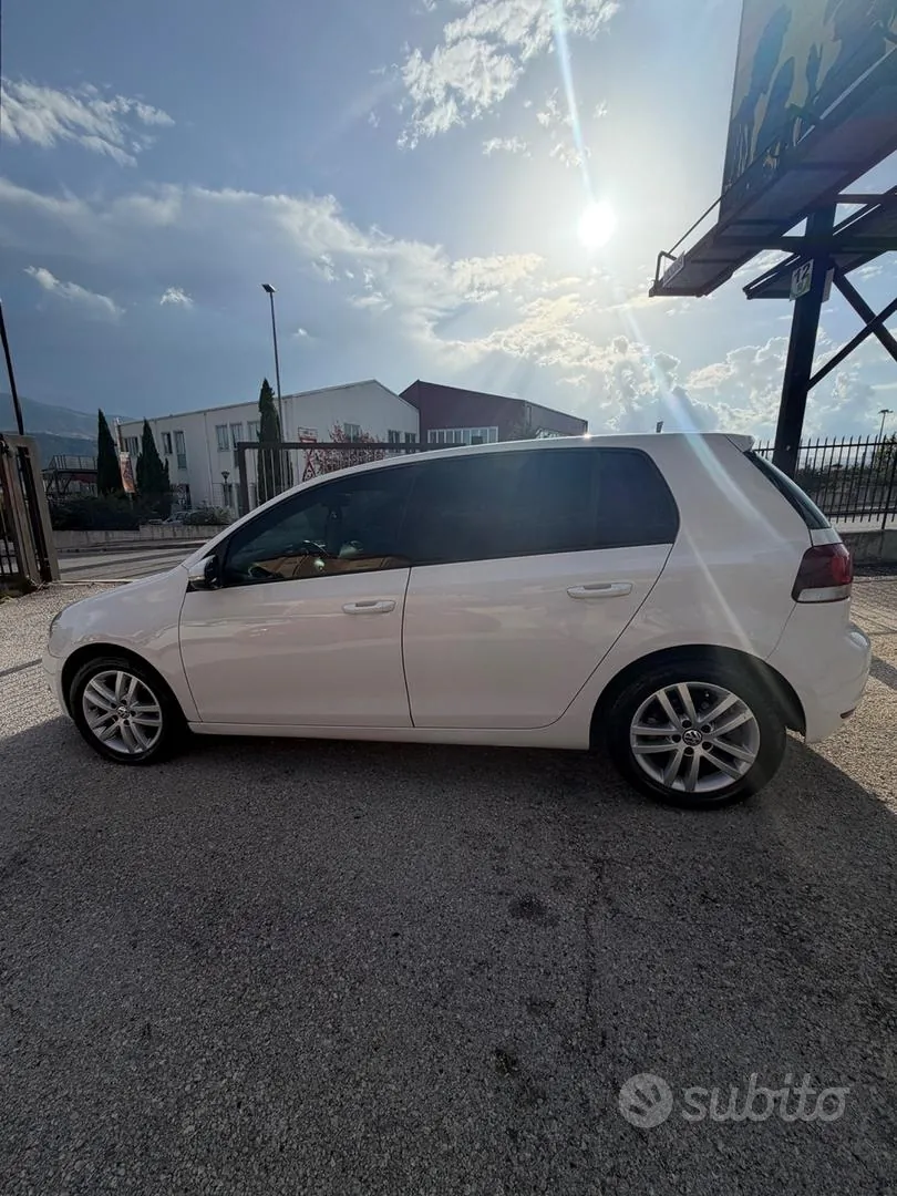 Volkswagen Golf 2010 photo 4
