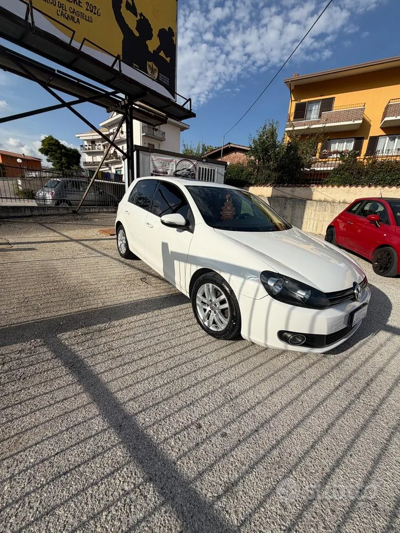 Volkswagen Golf 2010 photo 2