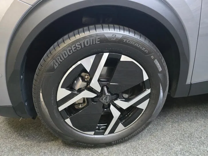 Peugeot E-2008 2025 photo 2