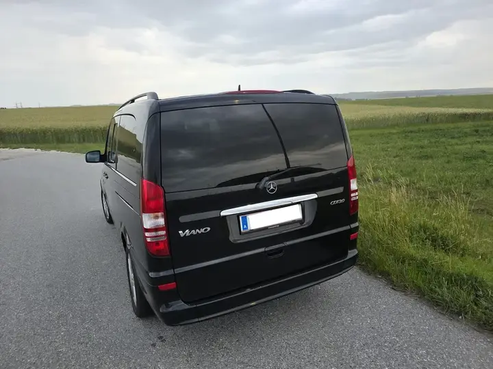 Mercedes-Benz Viano 2013 photo 2