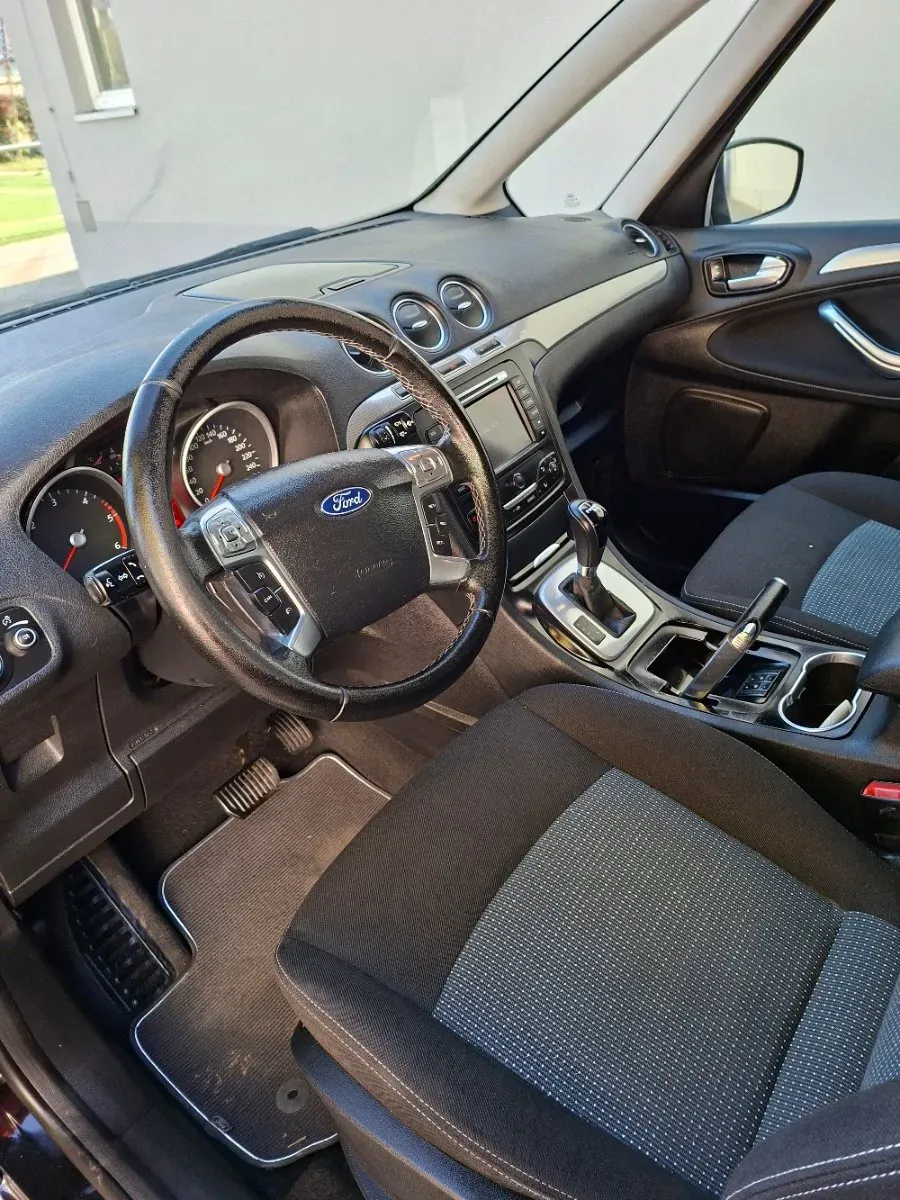 Ford Galaxy 2012 photo 2
