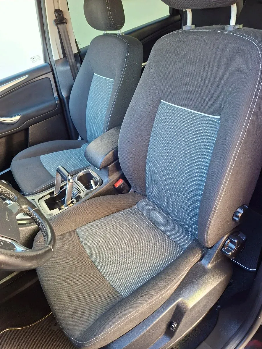 Ford Galaxy 2012 photo 3