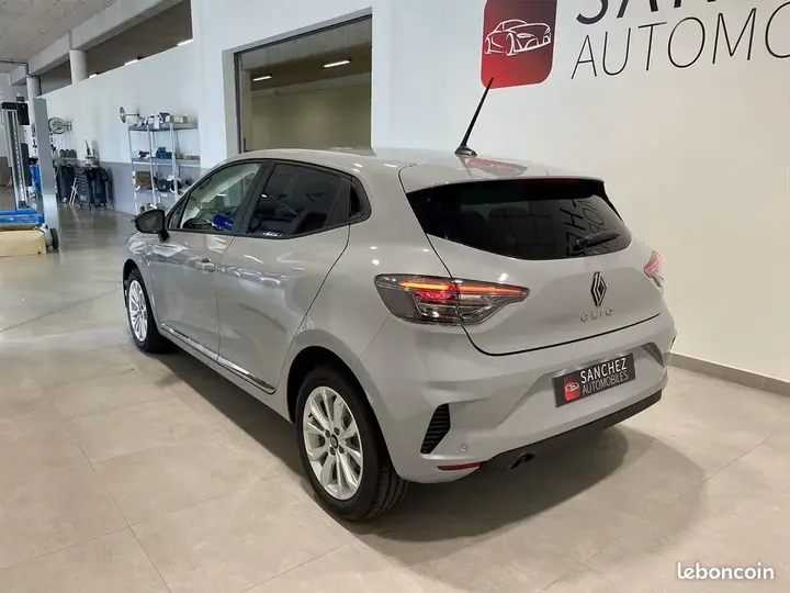Renault Clio 2025 photo 2