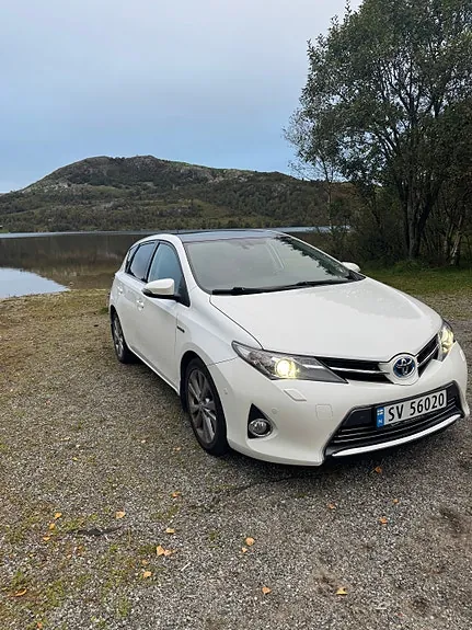Toyota Auris 2014 photo 2