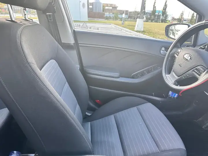 Kia Forte 2016 photo 5