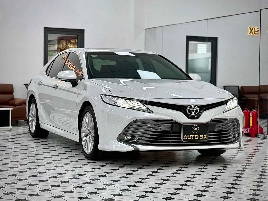 Toyota Camry 2020 photo 2