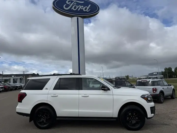 Ford Expedition 2023 photo 3