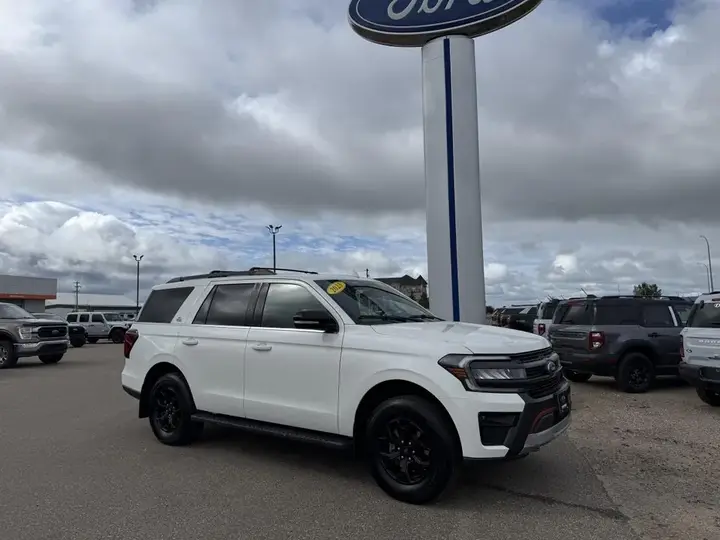 Ford Expedition 2023 photo 2
