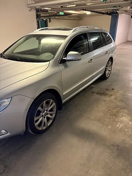 Skoda Superb 2012 photo 2