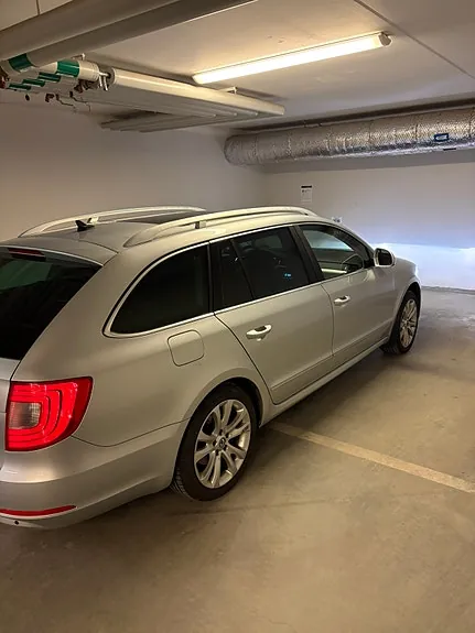Skoda Superb 2012 photo 4