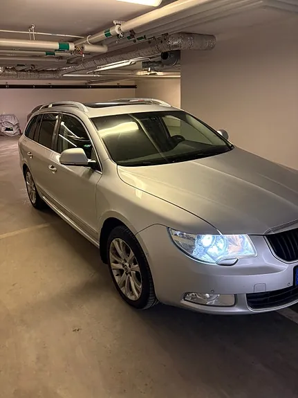 Skoda Superb 2012 photo 3