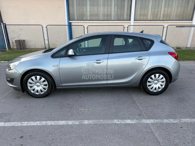 Opel Astra J 2013 photo 4