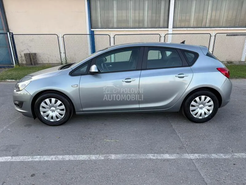 Opel Astra J 2013 photo 3